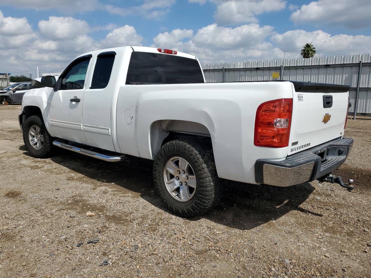 Image 2 of 2012 CHEVROLET SILVERADO C1500  LS 2012 with VIN 1GCRCREA7CZ205934