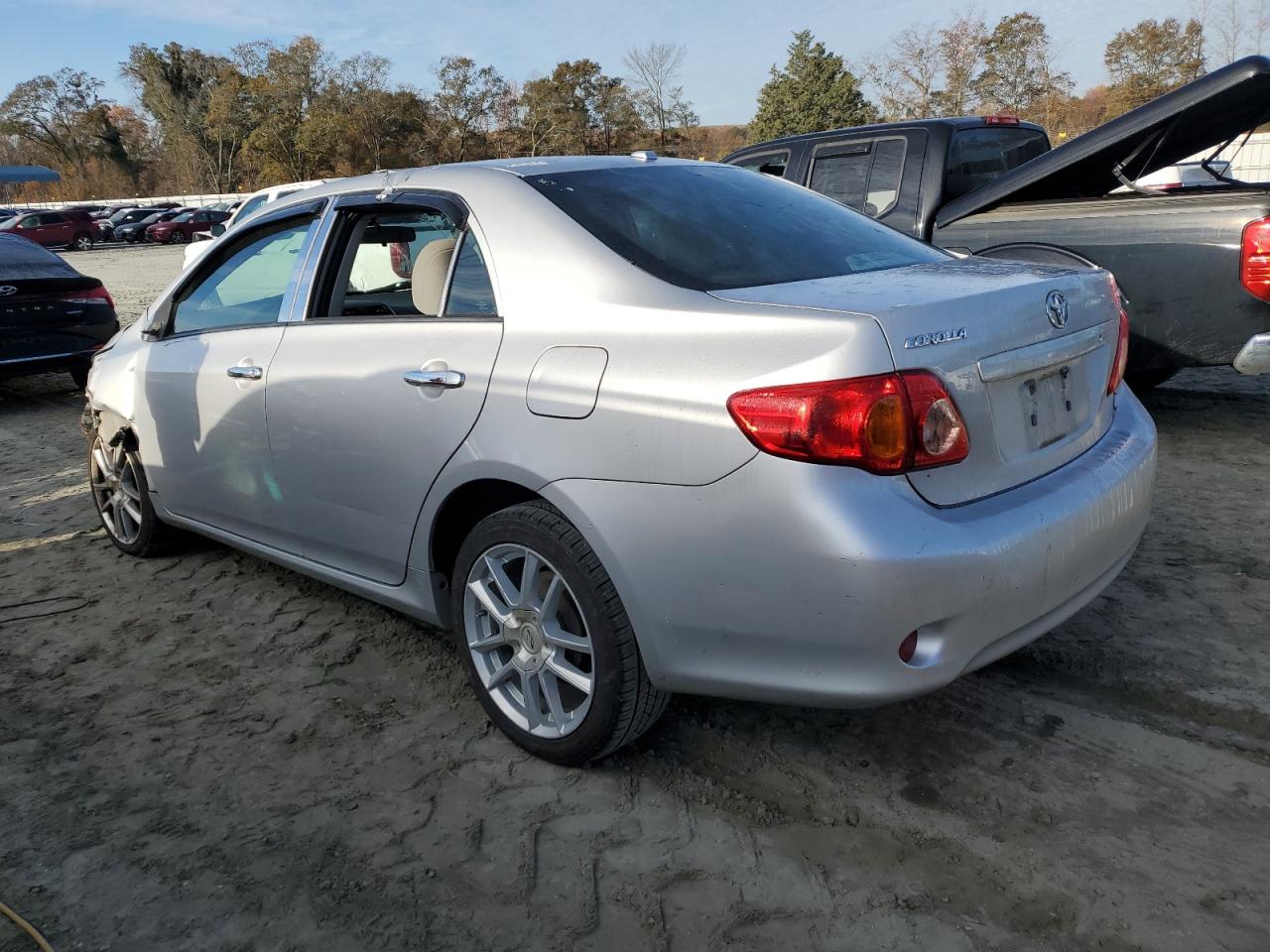 Obraz 2 z 2010 TOYOTA COROLLA BASE 2010 z VIN 2T1BU4EEXAC438881