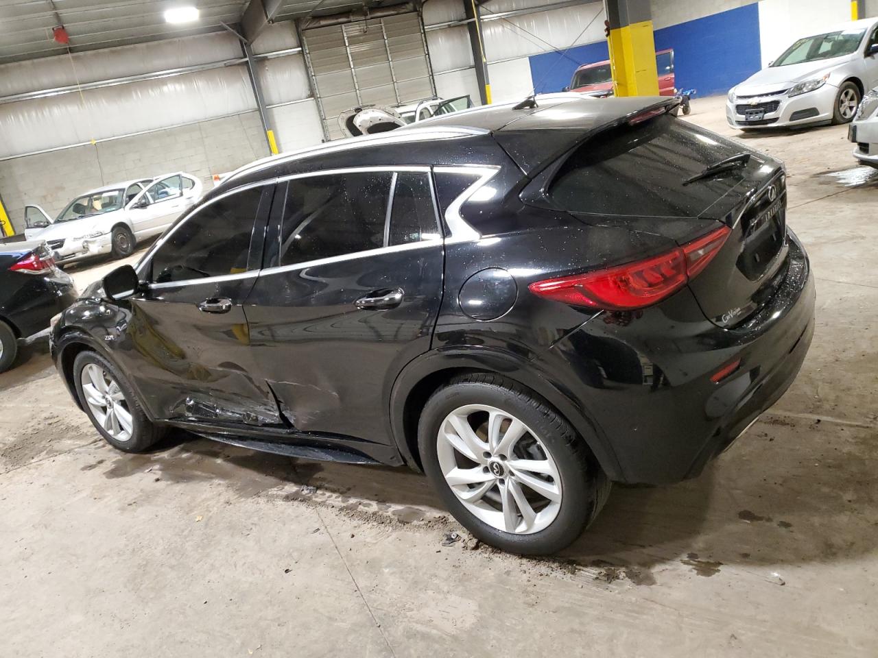 Изображение 2 2018 INFINITI QX30 BASE 2018 с VIN SJKCH5CP9JA041280