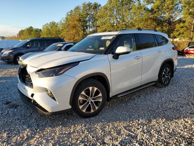 Image 1 of 2022 TOYOTA HIGHLANDER XLE 2022 with VIN 5TDGZRAH8NS555988