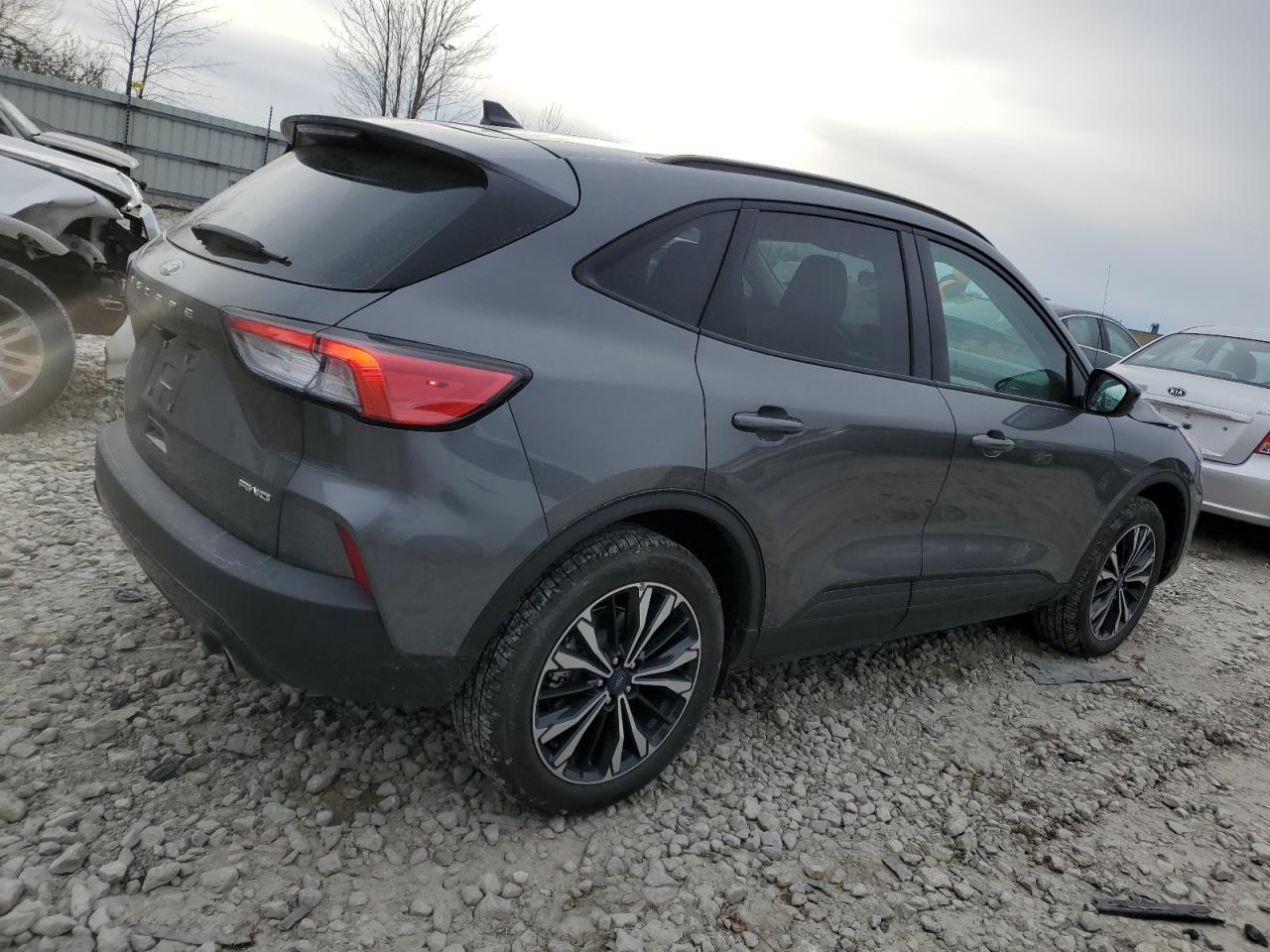Image 3 of 2022 FORD ESCAPE SE 2022 with VIN 1FMCU9G62NUB96678