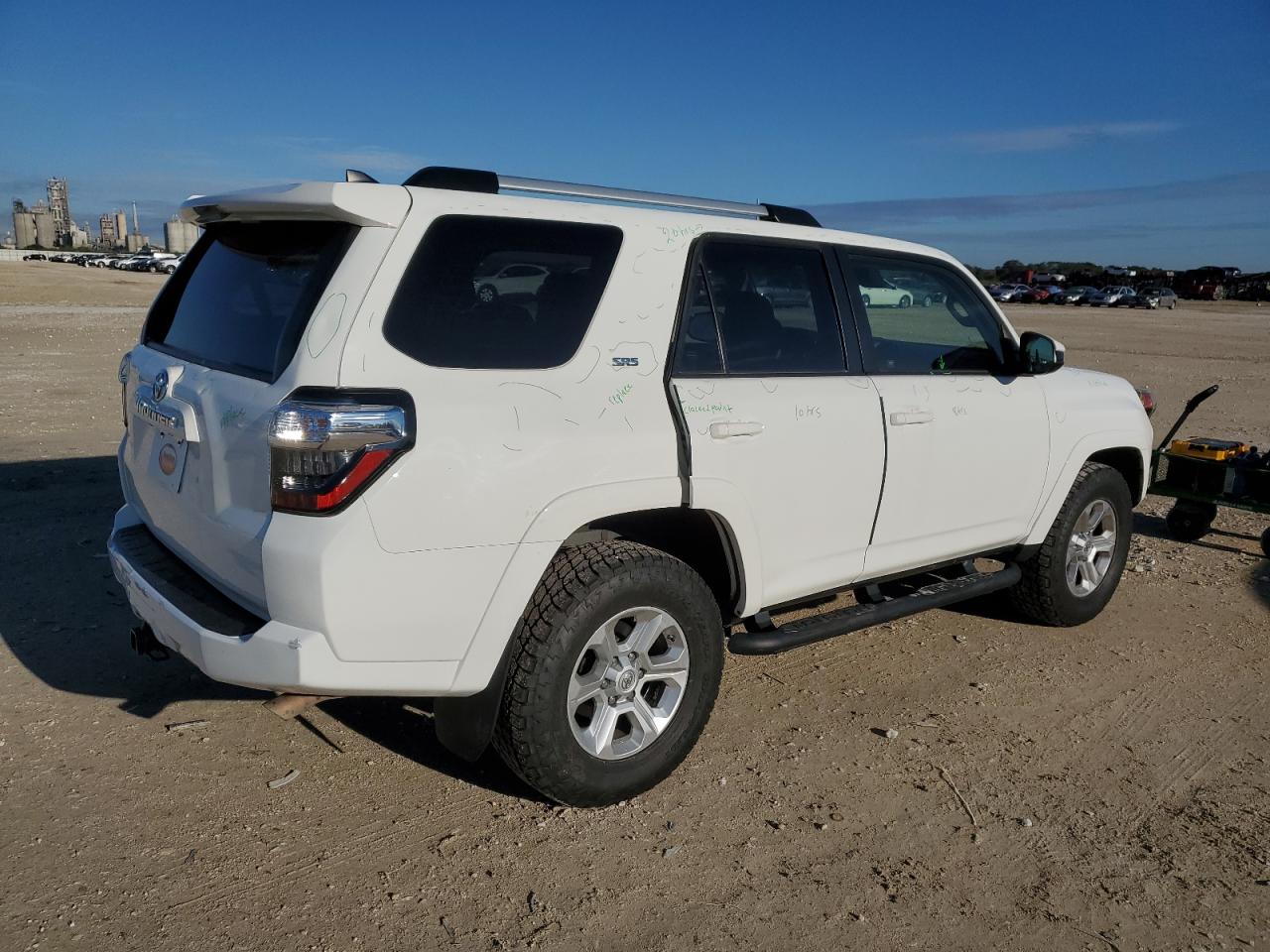 Изображение 3 2021 TOYOTA 4RUNNER SR5/SR5 PREMIUM 2021 с VIN JTEMU5JR8M5842251