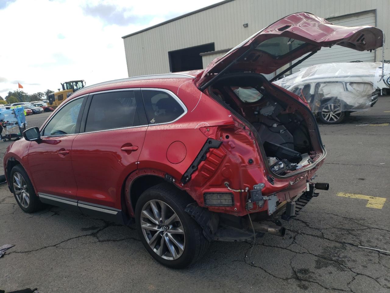 Image 2 of 2018 MAZDA CX-9 GRAND TOURING 2018 with VIN JM3TCBDY8J0201637