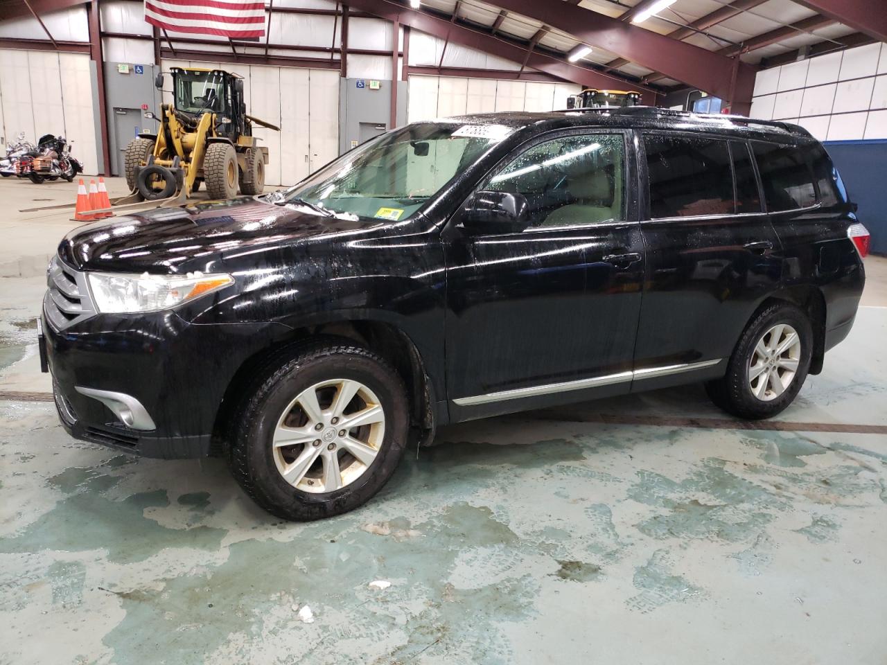 Image 1 of 2012 TOYOTA HIGHLANDER BASE 2012 with VIN 5TDBK3EH2CS095651