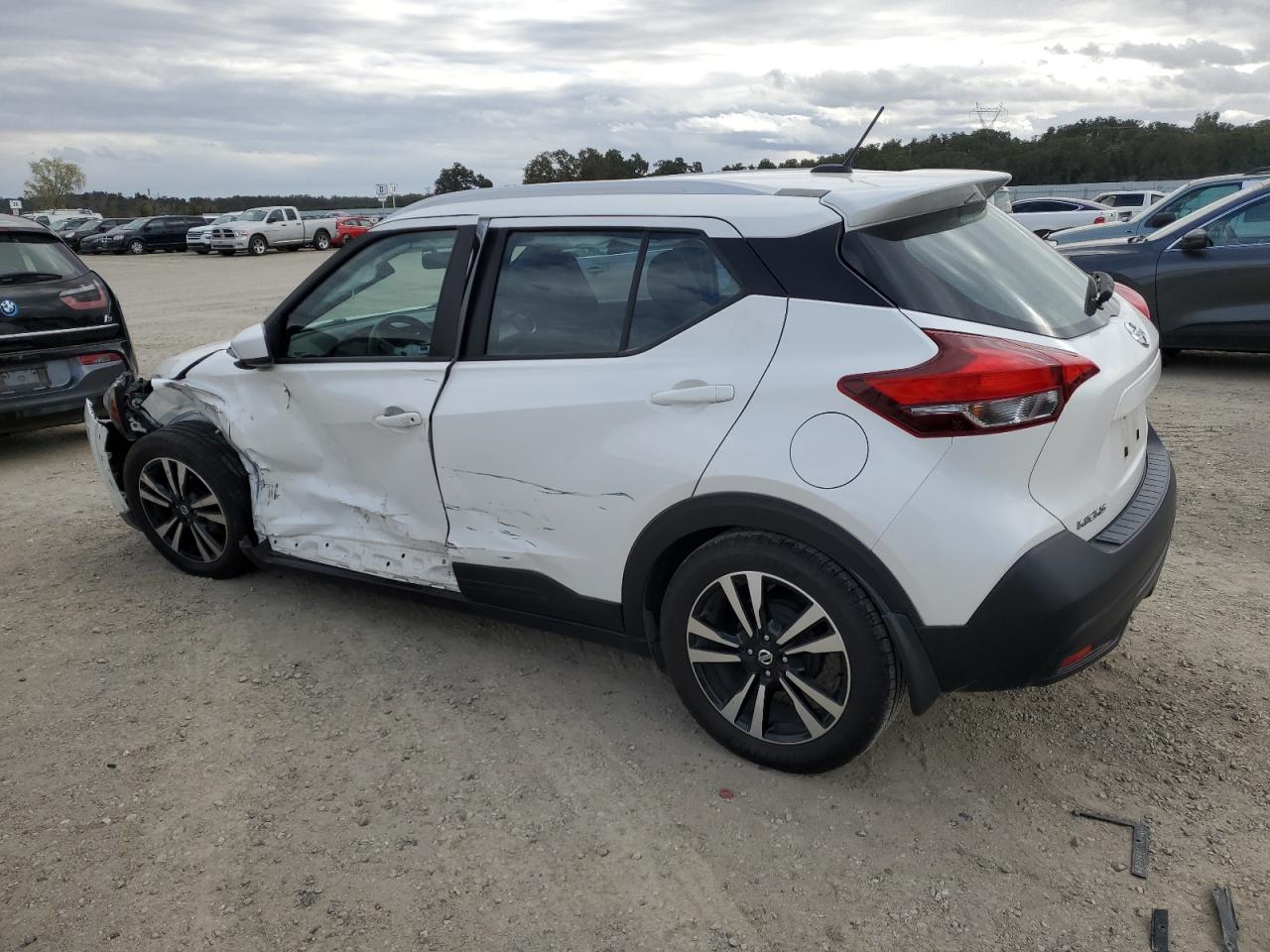 Изображение 2 2019 NISSAN KICKS S 2019 с VIN 3N1CP5CU4KL494859
