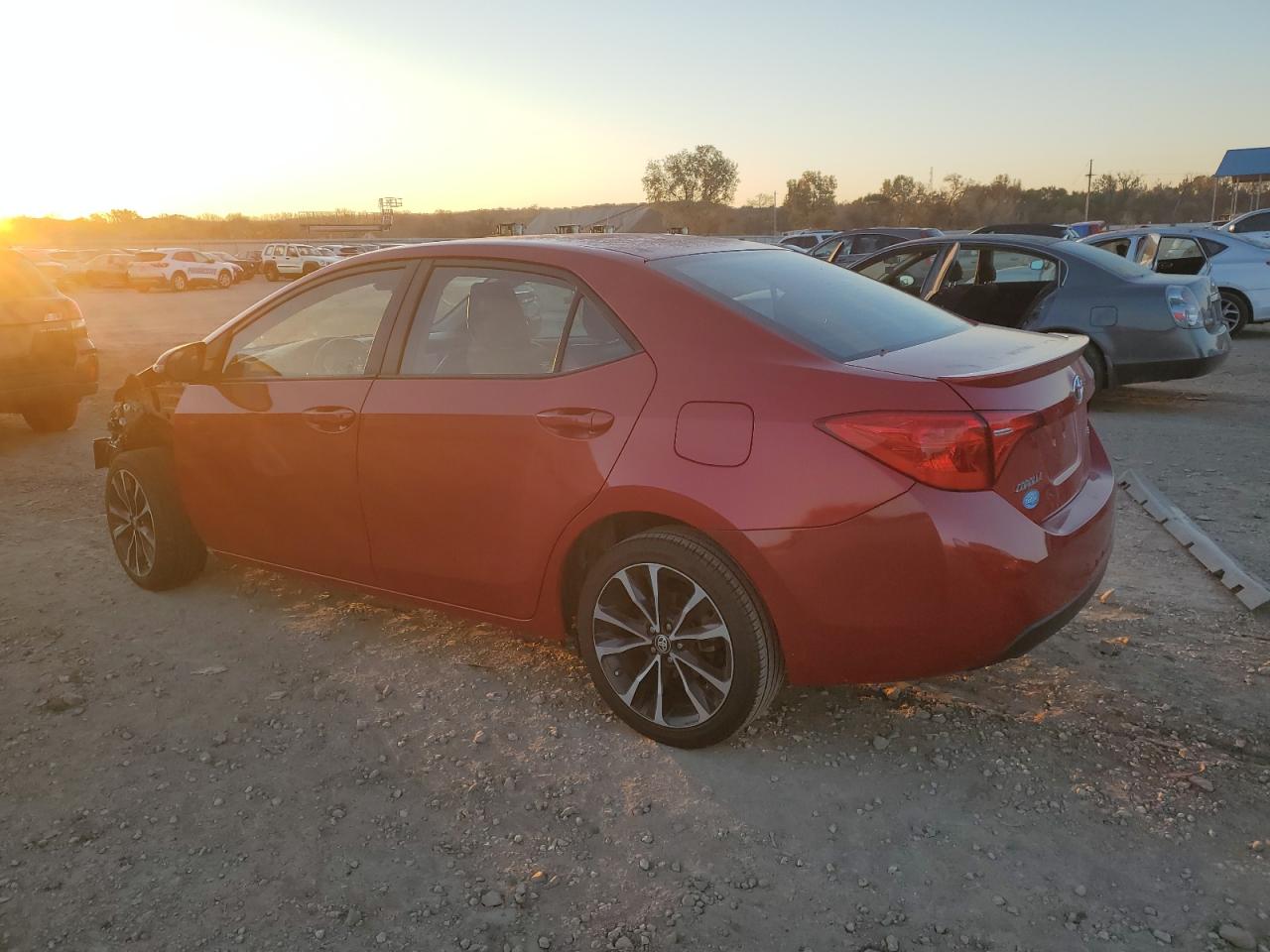 Obraz 2 z 2019 TOYOTA COROLLA L 2019 z VIN 5YFBURHEXKP893823
