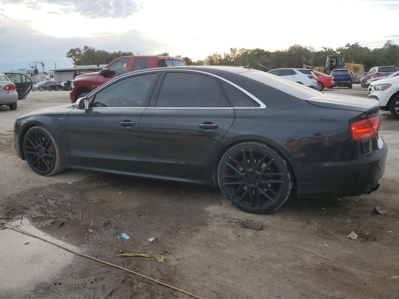 Изображение 2 2013 AUDI S8 QUATTRO 2013 с VIN WAUD2AFD3DN011267