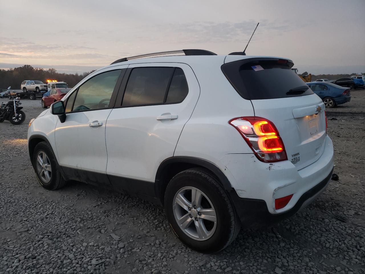 Image 2 of 2022 CHEVROLET TRAX 1LT 2022 with VIN KL7CJLSM2NB519121