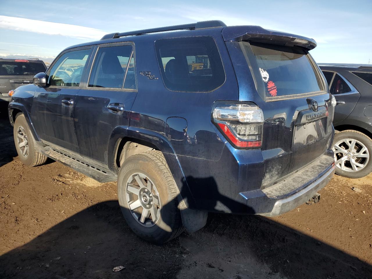 Изображение 2 2022 TOYOTA 4RUNNER SR5/SR5 PREMIUM 2022 с VIN JTEPU5JR6N6063150