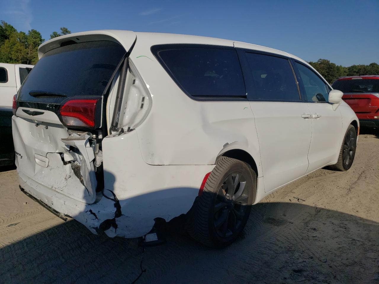 Image 3 of 2019 CHRYSLER PACIFICA TOURING PLUS 2019 with VIN 2C4RC1FG8KR639003