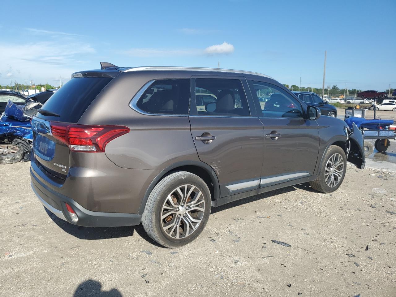 Image 3 of 2018 MITSUBISHI OUTLANDER SE 2018 with VIN JA4AD3A37JZ069486
