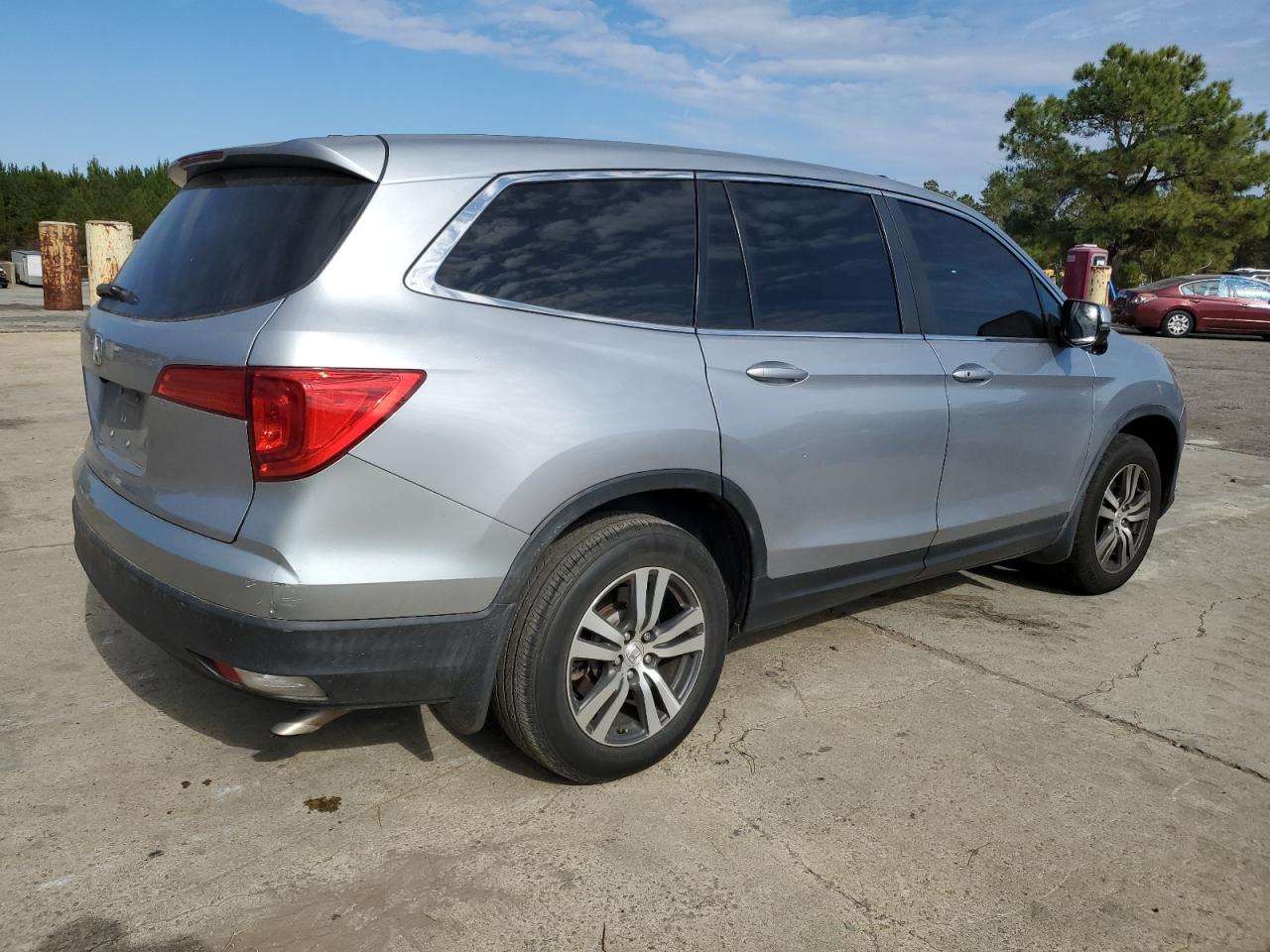 Image 3 of 2018 HONDA PILOT EXL 2018 with VIN 5FNYF5H81JB010872
