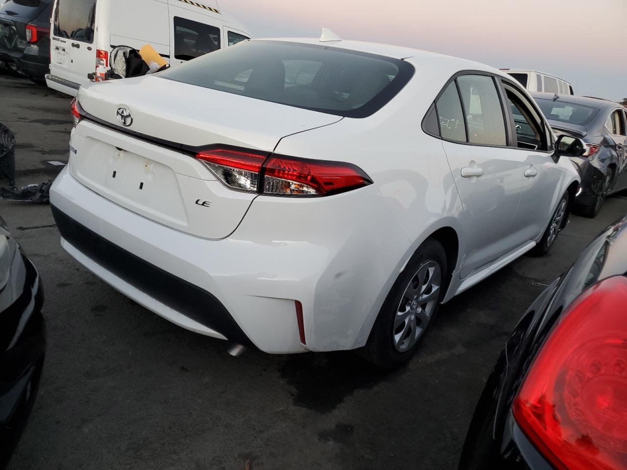 Obraz 3 z 2022 TOYOTA COROLLA LE 2022 z VIN JTDEPMAE2N3033820