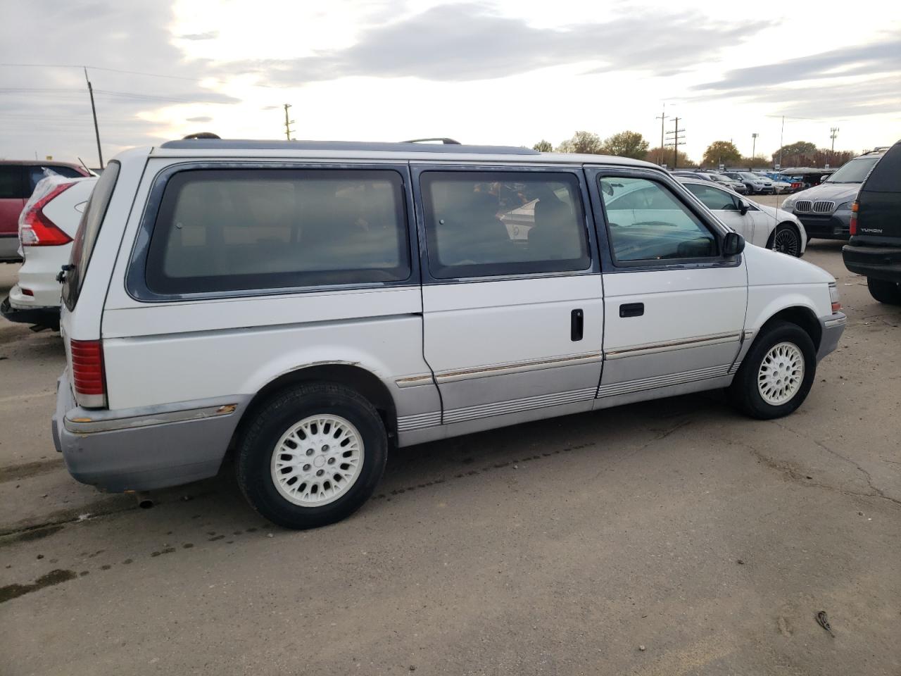 Image 3 of 1993 PLYMOUTH GRAND VOYAGER LE 1993 with VIN 1P4GH54R4PX598474