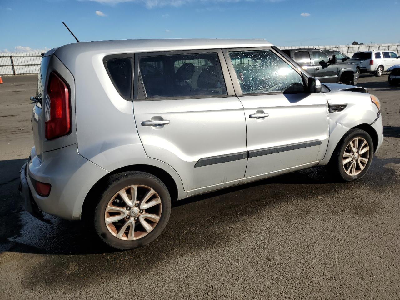 Image 3 of Kia Soul 2013 with VIN KNDJT2A68D7765416
