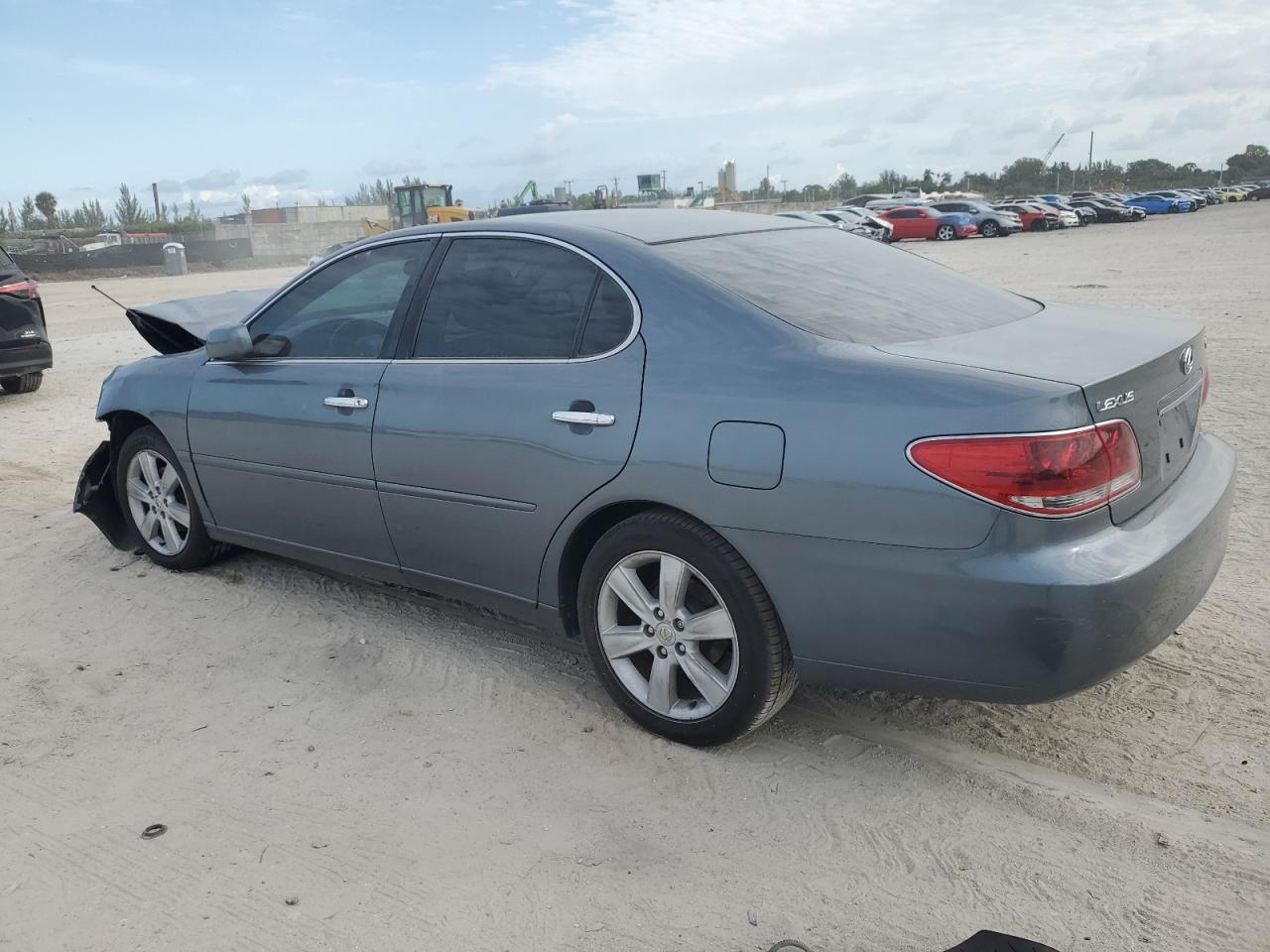 Image 2 of 2005 LEXUS ES 330 2005 with VIN JTHBA30G055136920