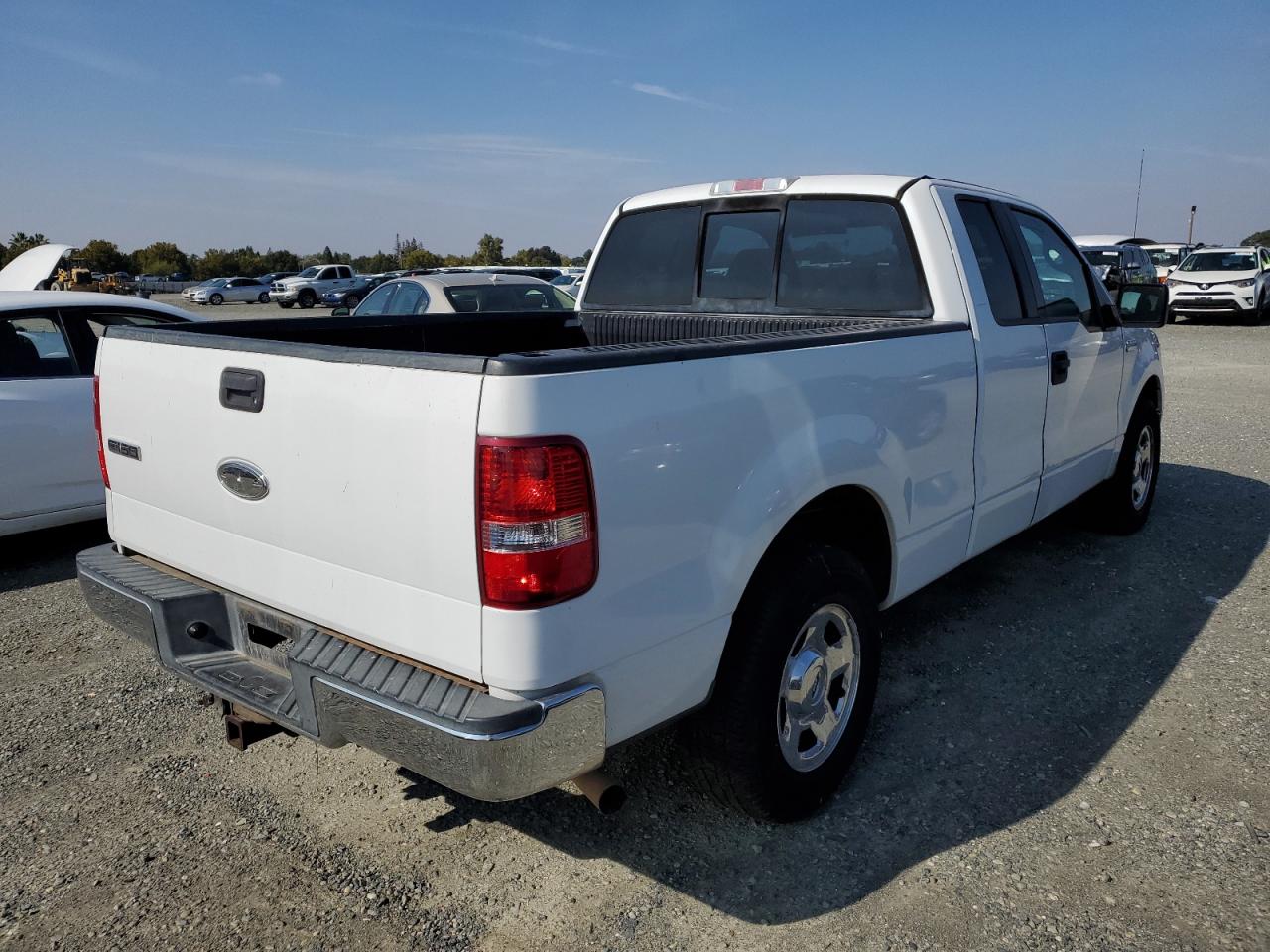 Obraz 3 z 2004 FORD F150  2004 z VIN 1FTPX12534NA34483