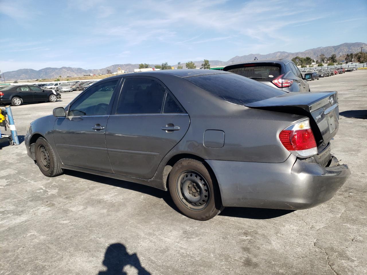Image 2 of 2005 TOYOTA CAMRY LE 2005 with VIN 4T1BE30K35U987881