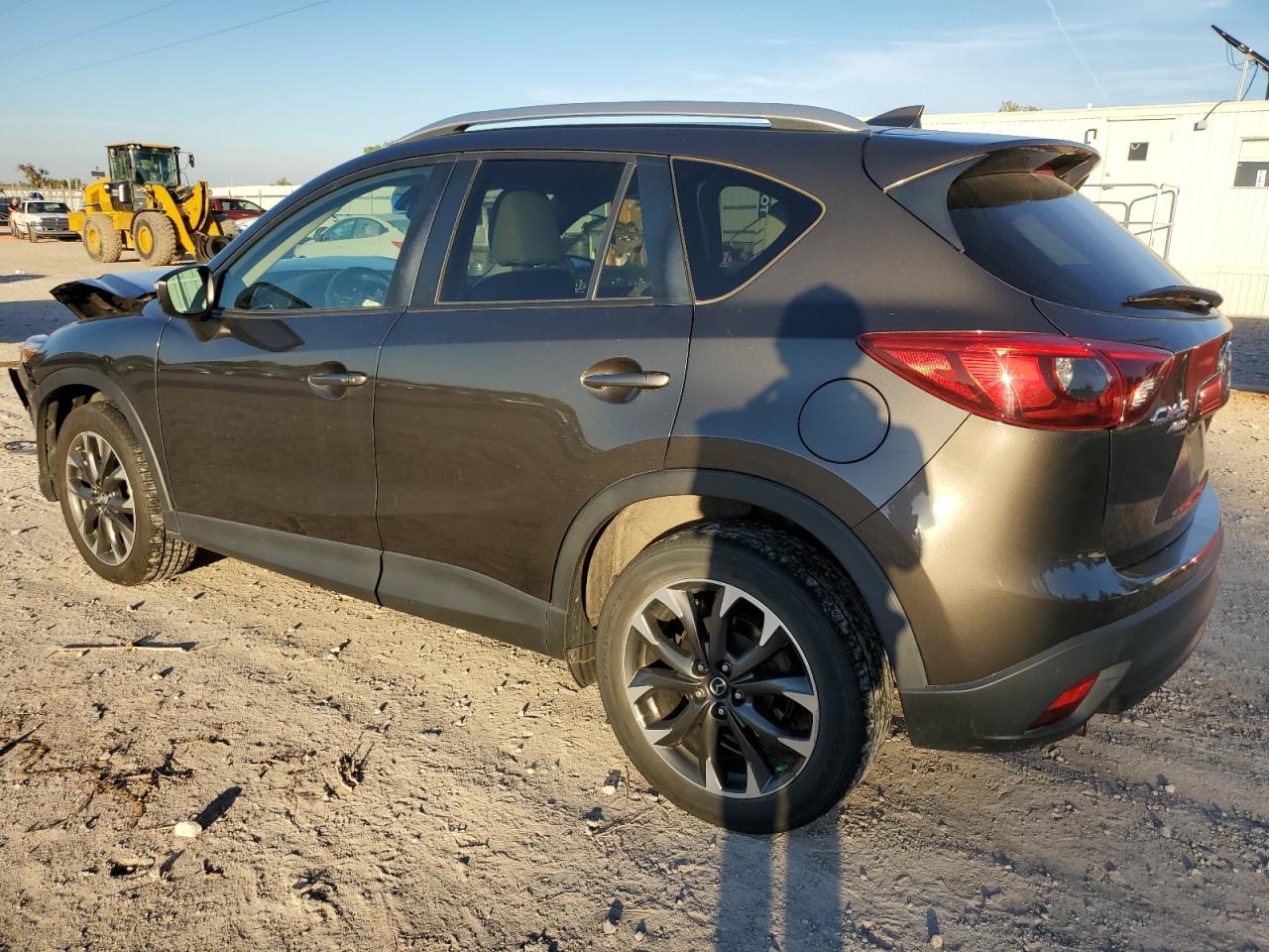 Image 2 of 2016 MAZDA CX-5 GT 2016 with VIN JM3KE4DY2G0863692