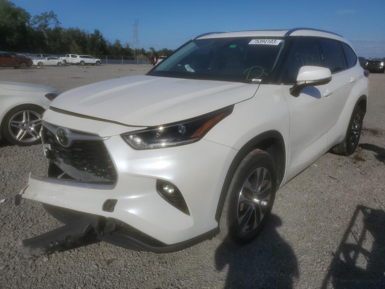 Image 1 of 2021 TOYOTA HIGHLANDER XLE 2021 with VIN 5TDHZRAH1MS078002