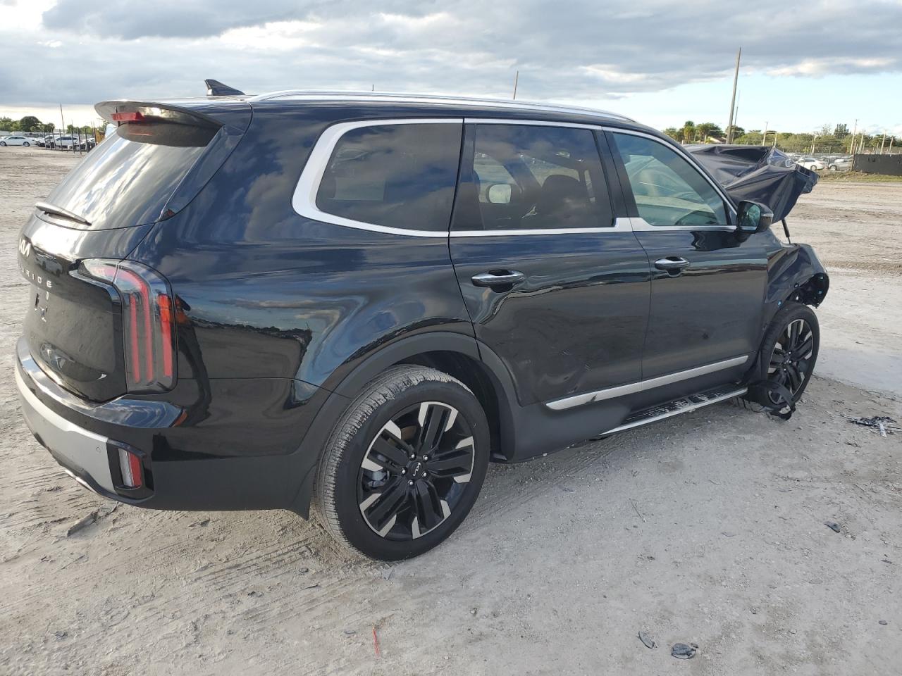 Image 3 of 2024 KIA TELLURIDE SX 2024 with VIN 5XYP54GC3RG451826