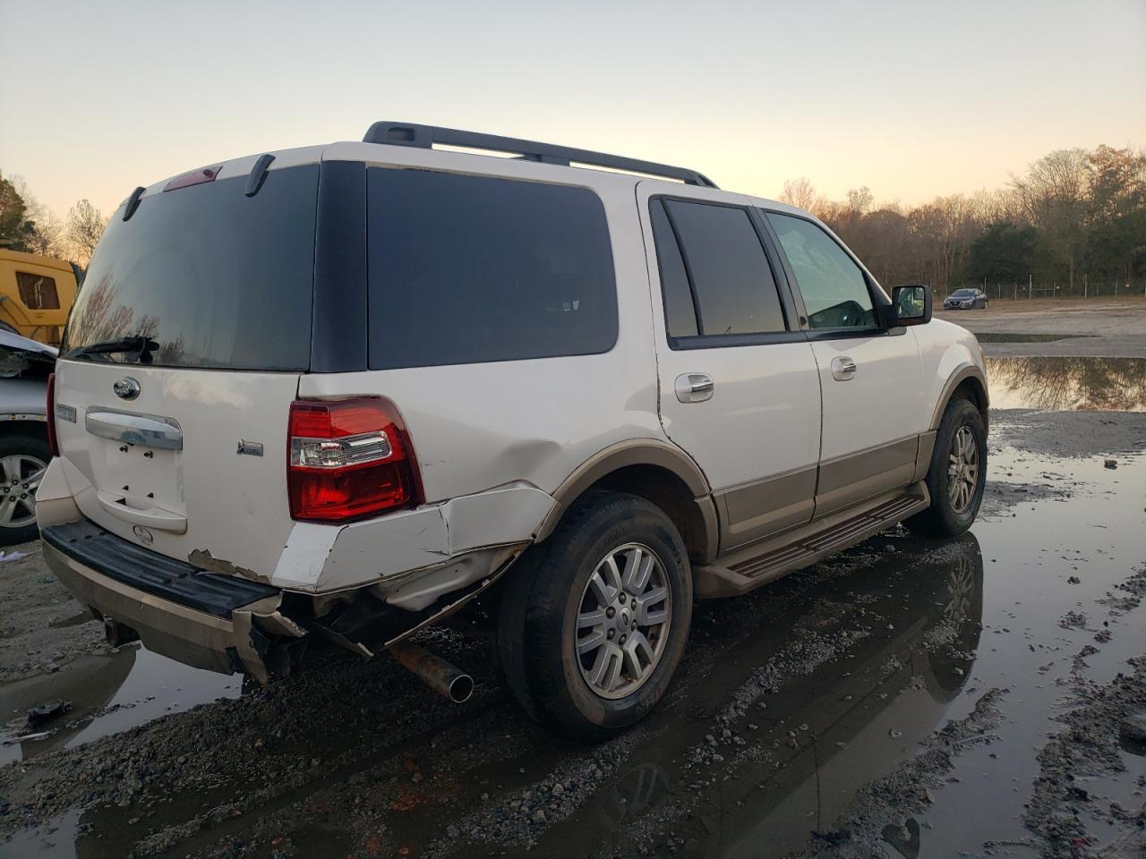 Image 3 of 2012 FORD EXPEDITION XLT 2012 with VIN 1FMJU1J55CEF28628