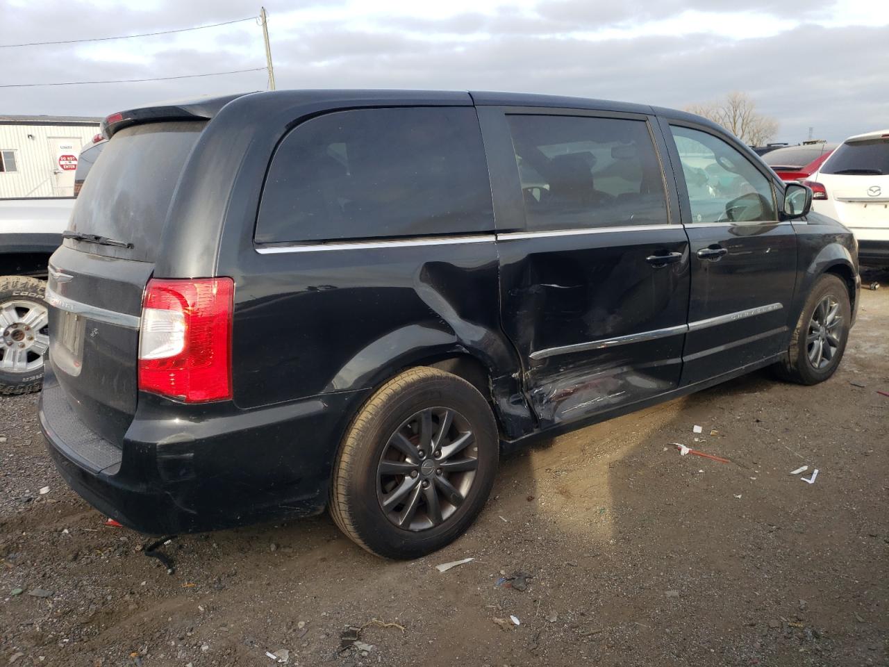 Image 3 of Chrysler Town & Country S 2015 with VIN 2C4RC1HG5FR554123