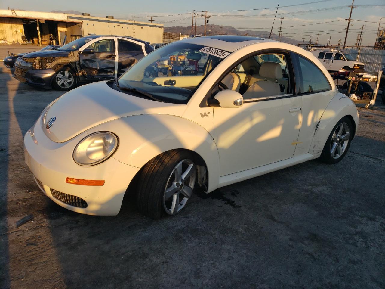 2008 VOLKSWAGEN NEW BEETLE TRIPLE WHITE 2008 image