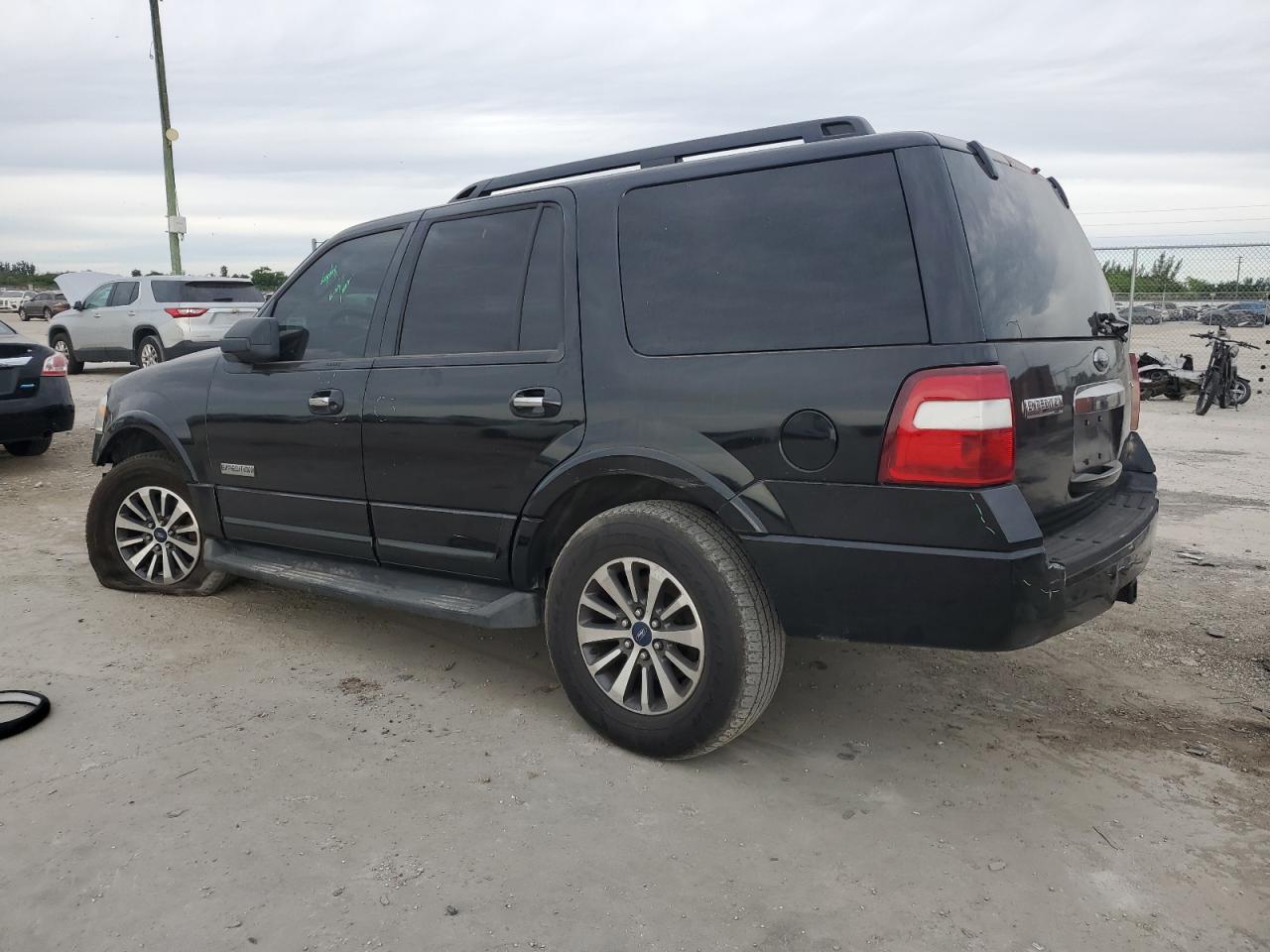 Image 2 of 2008 FORD EXPEDITION XLT 2008 with VIN 1FMFU15508LA41257