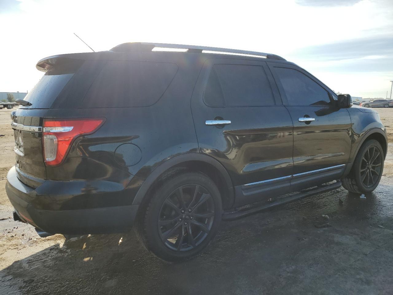 Obraz 3 z 2011 FORD EXPLORER XLT 2011 z VIN 1FMHK7D87BGA37557
