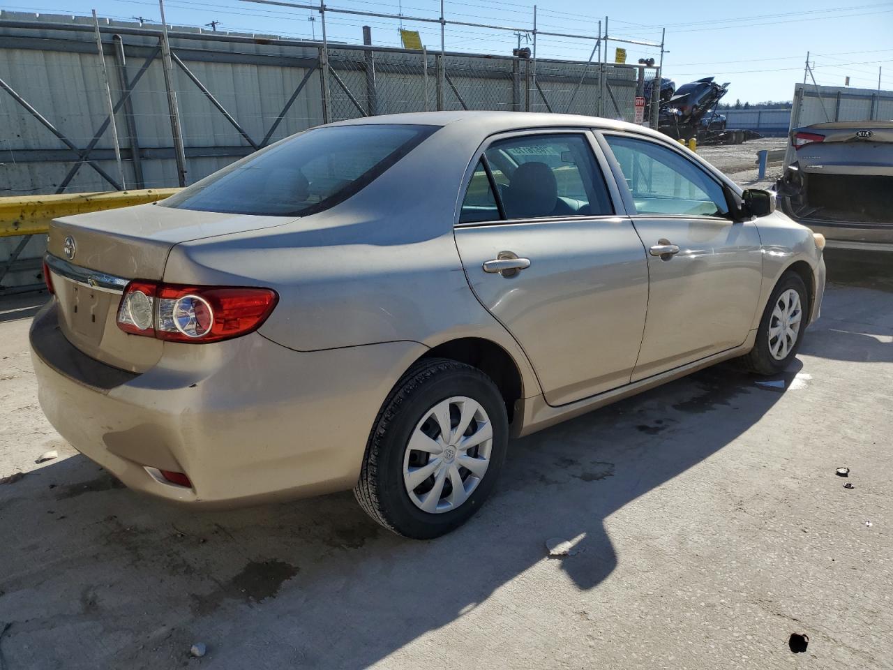 Изображение 3 2013 TOYOTA COROLLA BASE 2013 с VIN 2T1BU4EE9DC977531