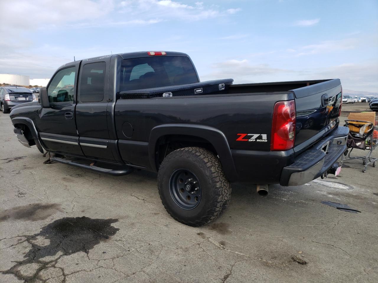 Image 2 of 2003 CHEVROLET SILVERADO K1500 2003 with VIN 2GCEK19T631352835