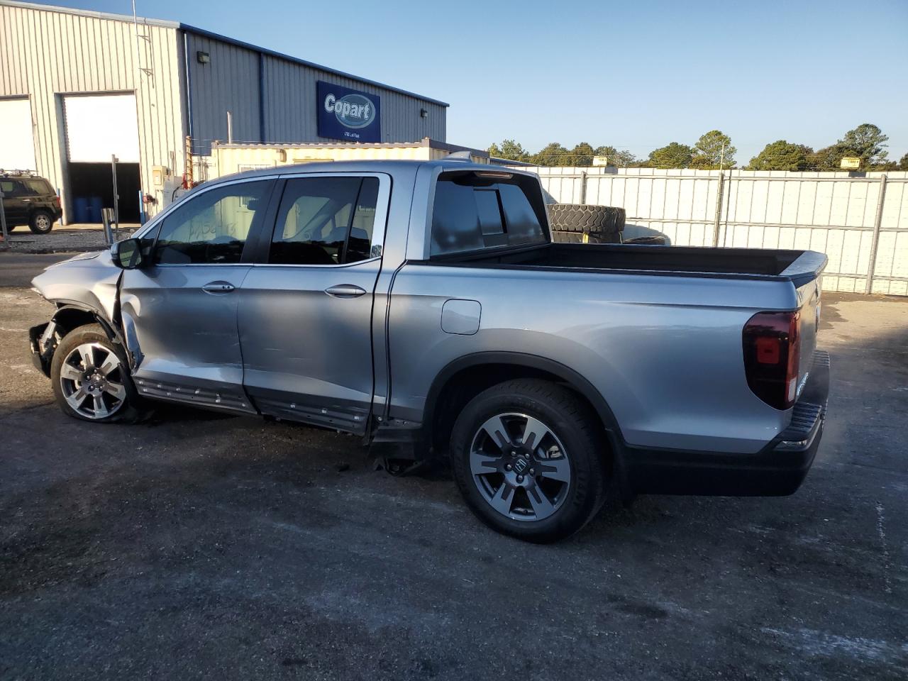 Image 2 of Honda Ridgeline Rtl 2019 with VIN 5FPYK2F60KB000953