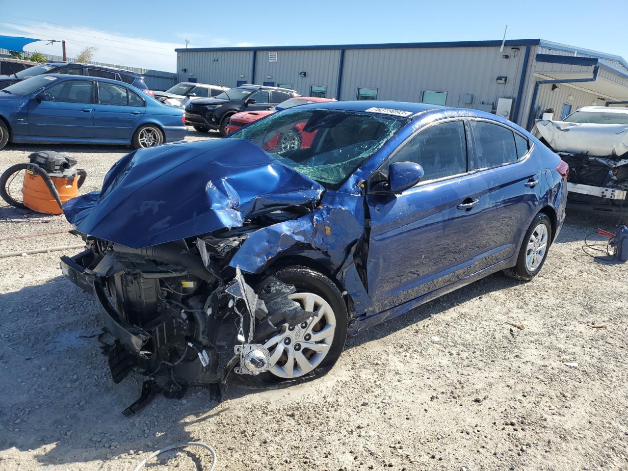 Изображение 1 2020 HYUNDAI ELANTRA SE 2020 с VIN 5NPD74LFXLH611391