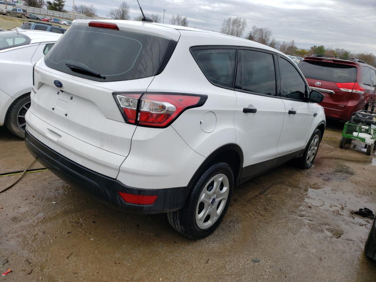 Obraz 3 z 2018 FORD ESCAPE S 2018 z VIN 1FMCU0F7XJUC76049