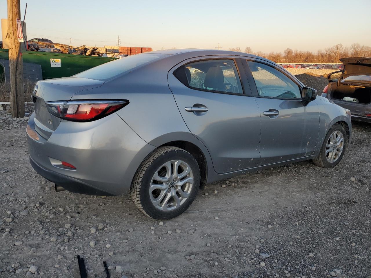 Obraz 3 z 2016 TOYOTA SCION IA  2016 z VIN 3MYDLBZV2GY141205