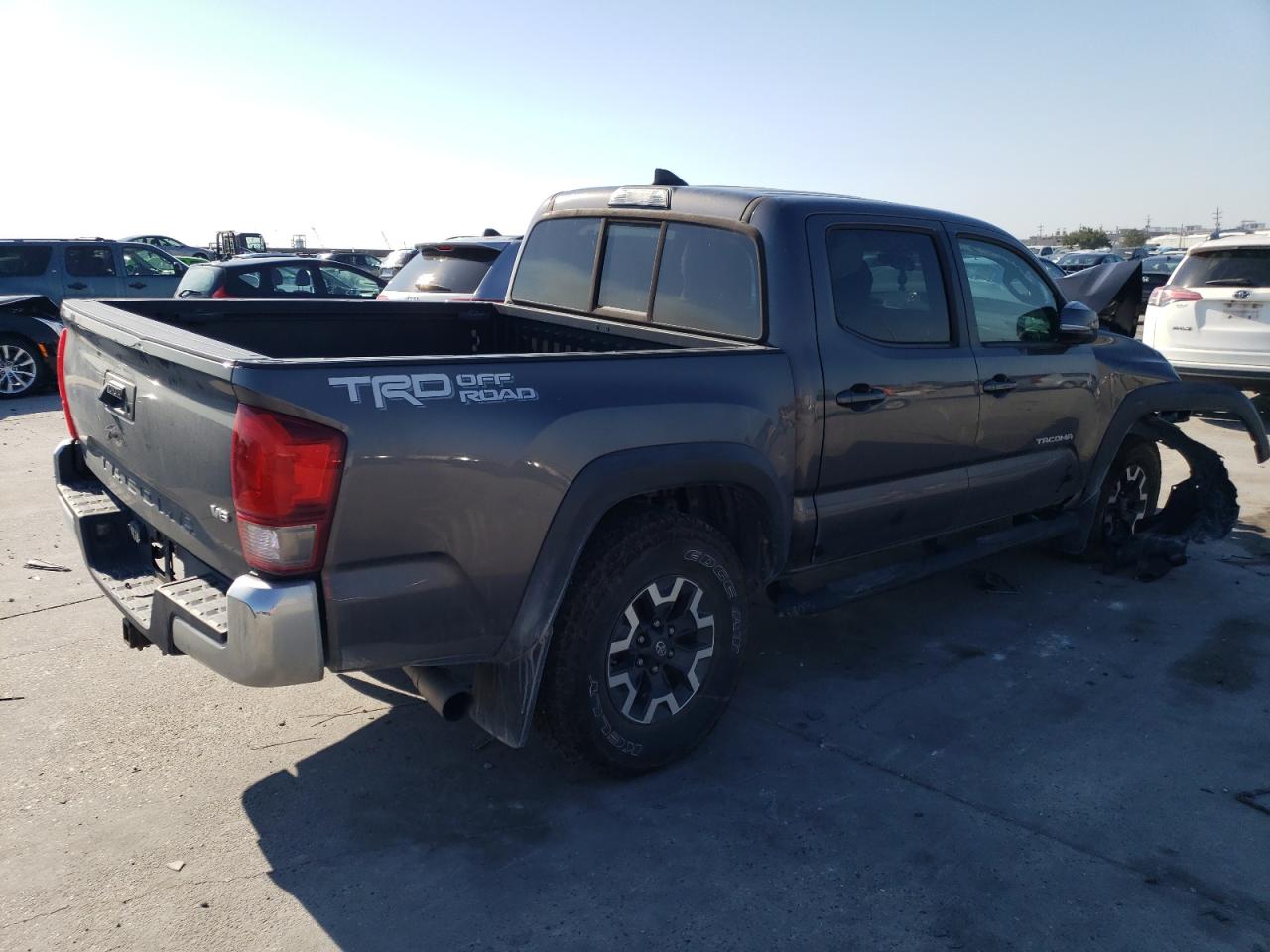 Image 3 of 2016 TOYOTA TACOMA DOUBLE CAB 2016 with VIN 5TFAZ5CNXGX005948
