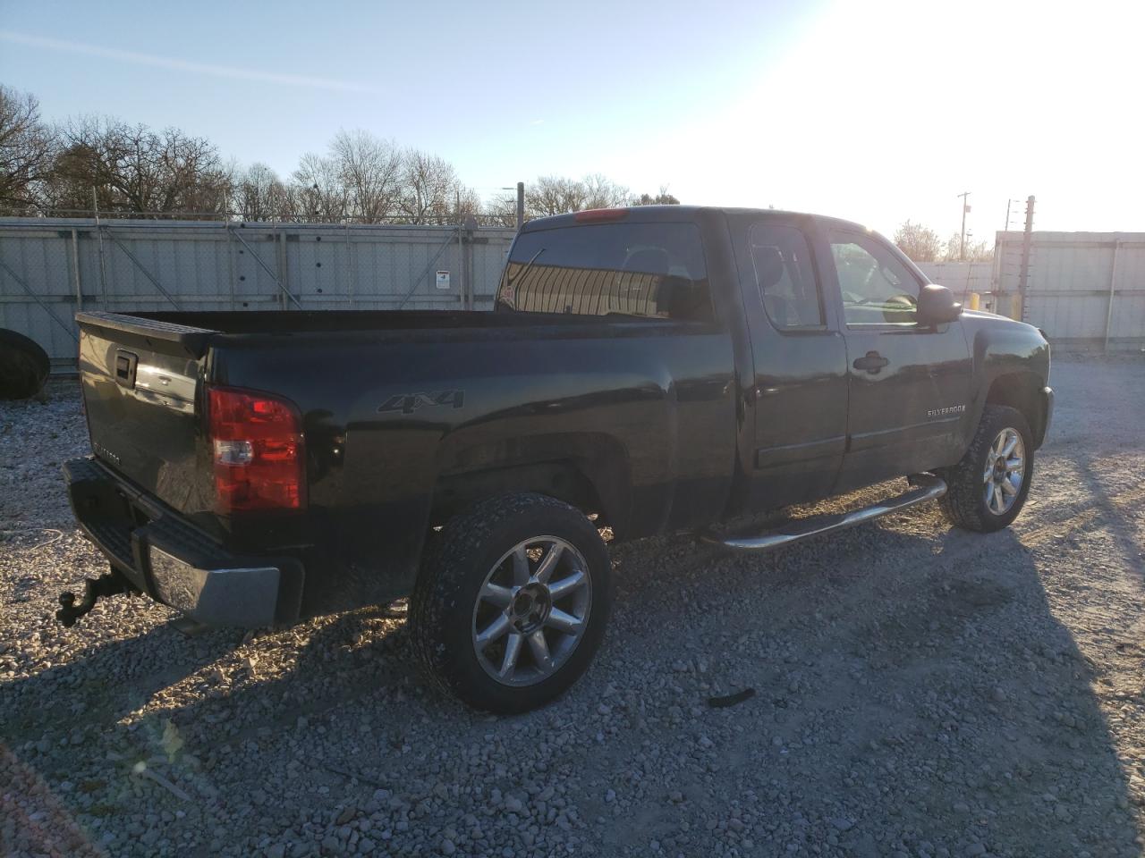 Image 3 of 2008 CHEVROLET SILVERADO K1500 2008 with VIN 2GCEK19J981198322