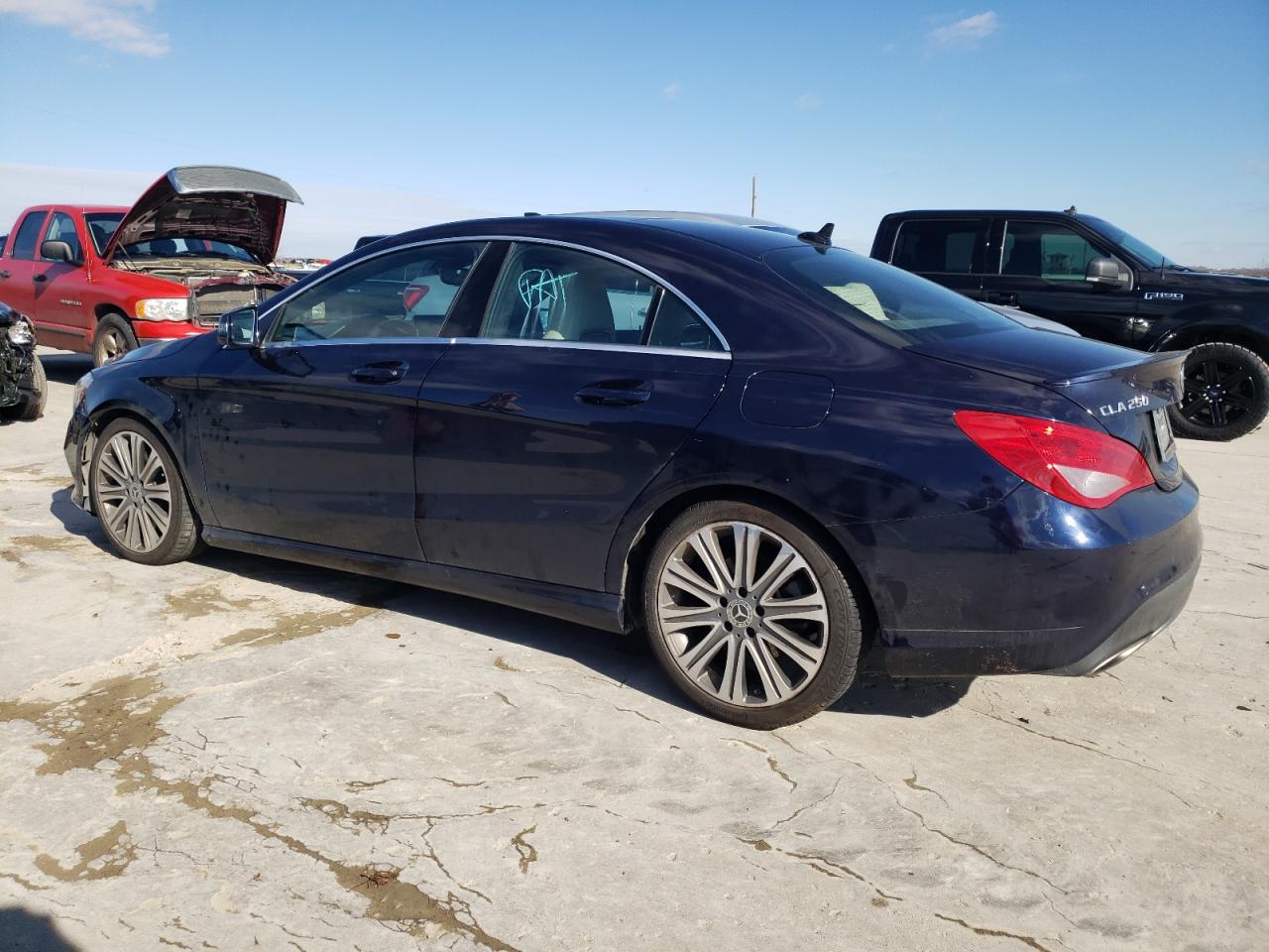 Obraz 2 z 2018 MERCEDES-BENZ CLA 250 2018 z VIN WDDSJ4EB6JN676017