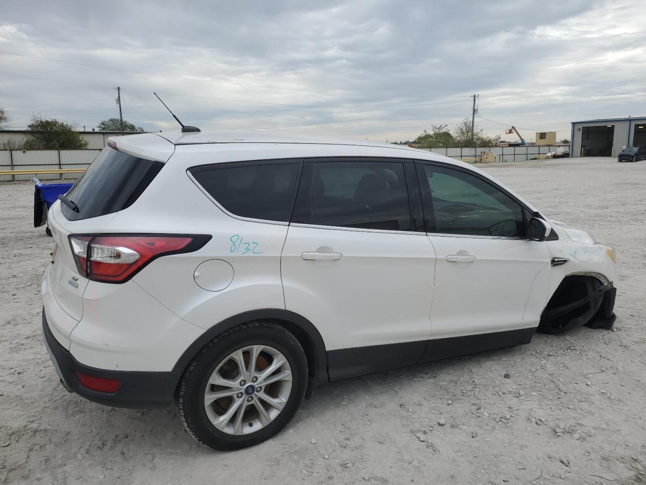 Image 3 of 2017 FORD ESCAPE SE 2017 with VIN 1FMCU0GD9HUE07289