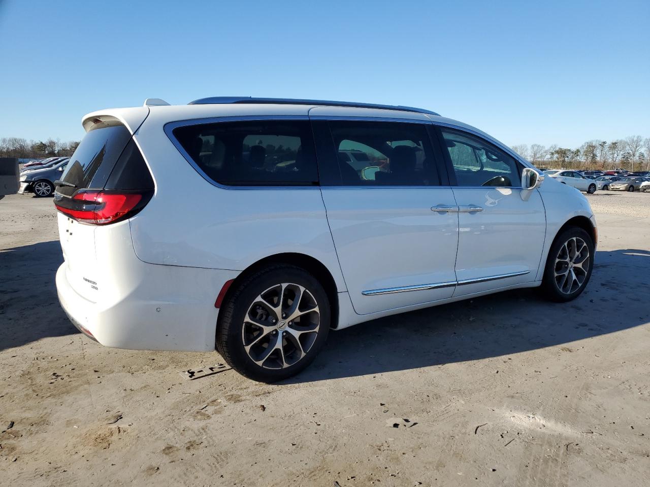 Image 3 of 2021 CHRYSLER PACIFICA LIMITED 2021 with VIN 2C4RC3GG9MR595588