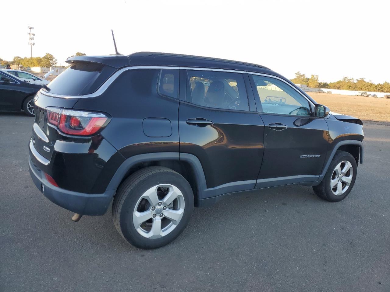 Image 3 of 2018 JEEP COMPASS LATITUDE 2018 with VIN 3C4NJDBB7JT155268