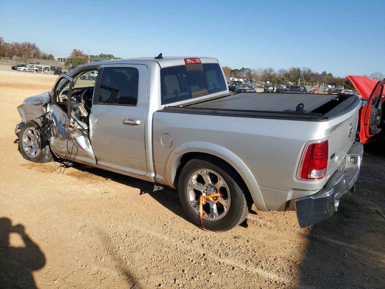 Изображение 2 2016 RAM 1500 LARAMIE 2016 с VIN 1C6RR7NT3GS229643