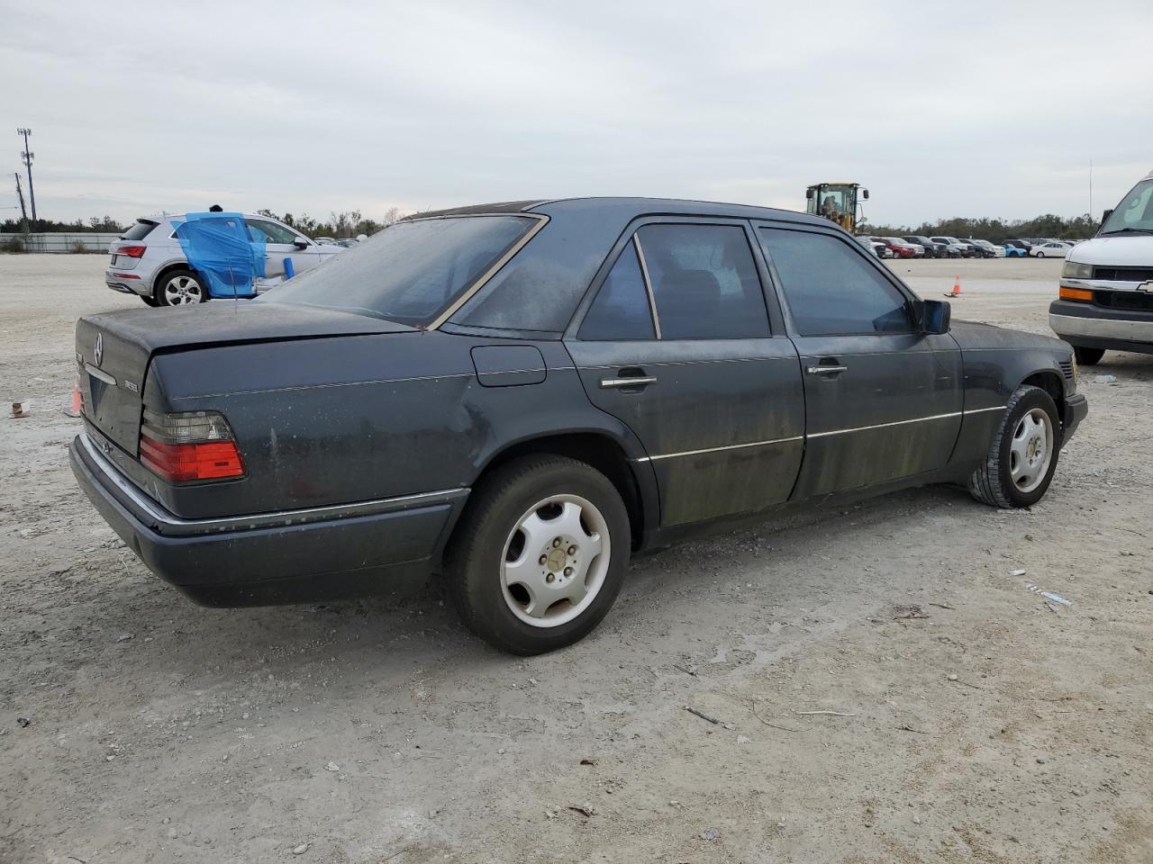 Image 3 of 1995 MERCEDES-BENZ E 300D 1995 with VIN WDBEB31EXSC266945