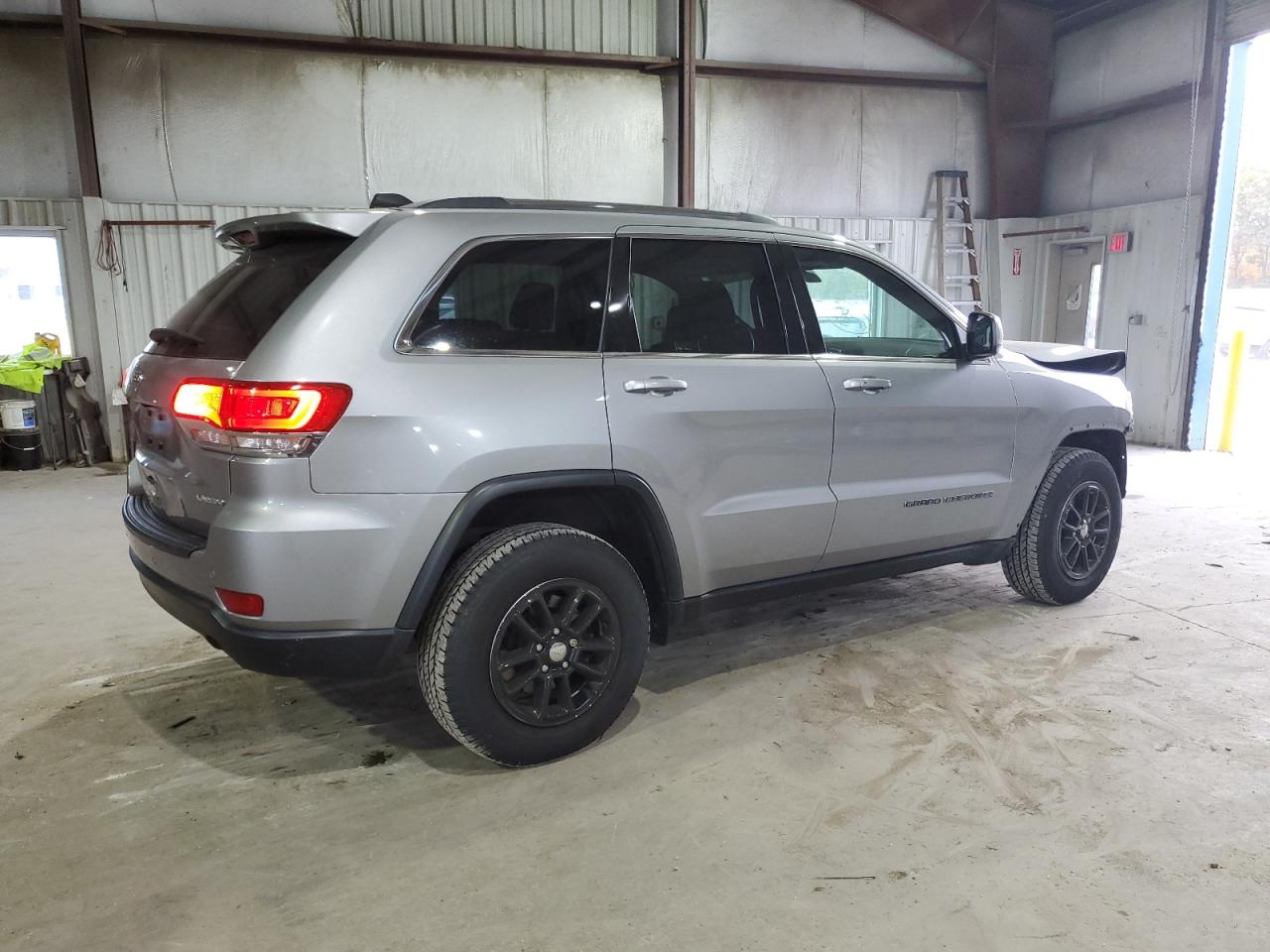 Obraz 3 z 2019 JEEP GRAND CHEROKEE LAREDO 2019 z VIN 1C4RJFAG7KC567715