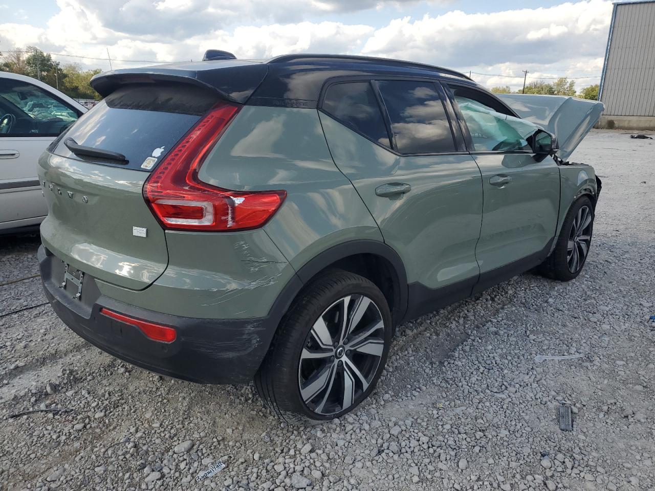 Obraz 3 z 2022 VOLVO XC40 P8 RECHARGE ULTIMATE 2022 z VIN YV4ED3UB6N2759462