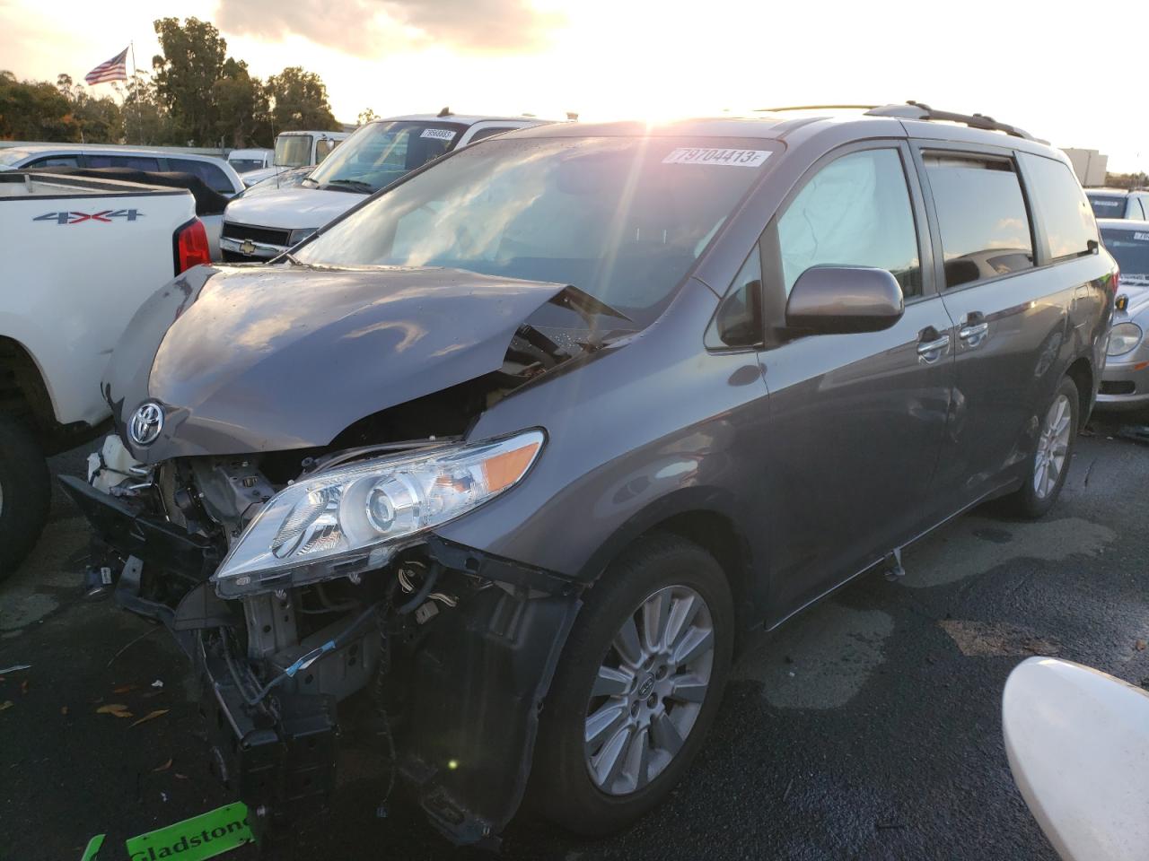 Изображение 1 2015 TOYOTA SIENNA XLE 2015 с VIN 5TDDK3DC6FS112406