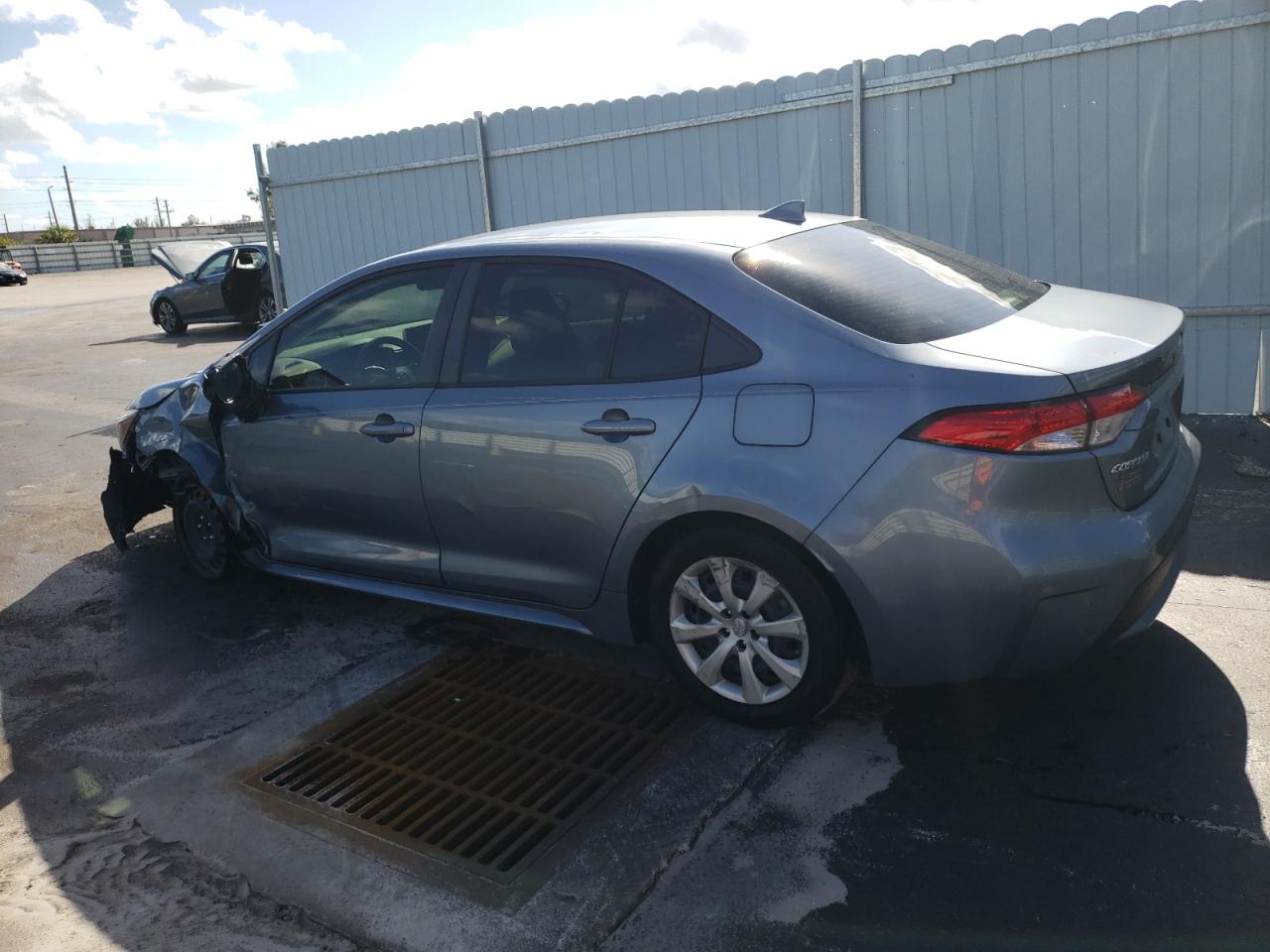 Image 2 of 2021 TOYOTA COROLLA LE 2021 with VIN JTDEPMAE6MJ124230