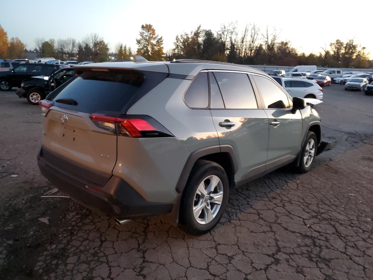 Image 3 of 2021 TOYOTA RAV4 XLE 2021 with VIN 2T3W1RFVXMW173928