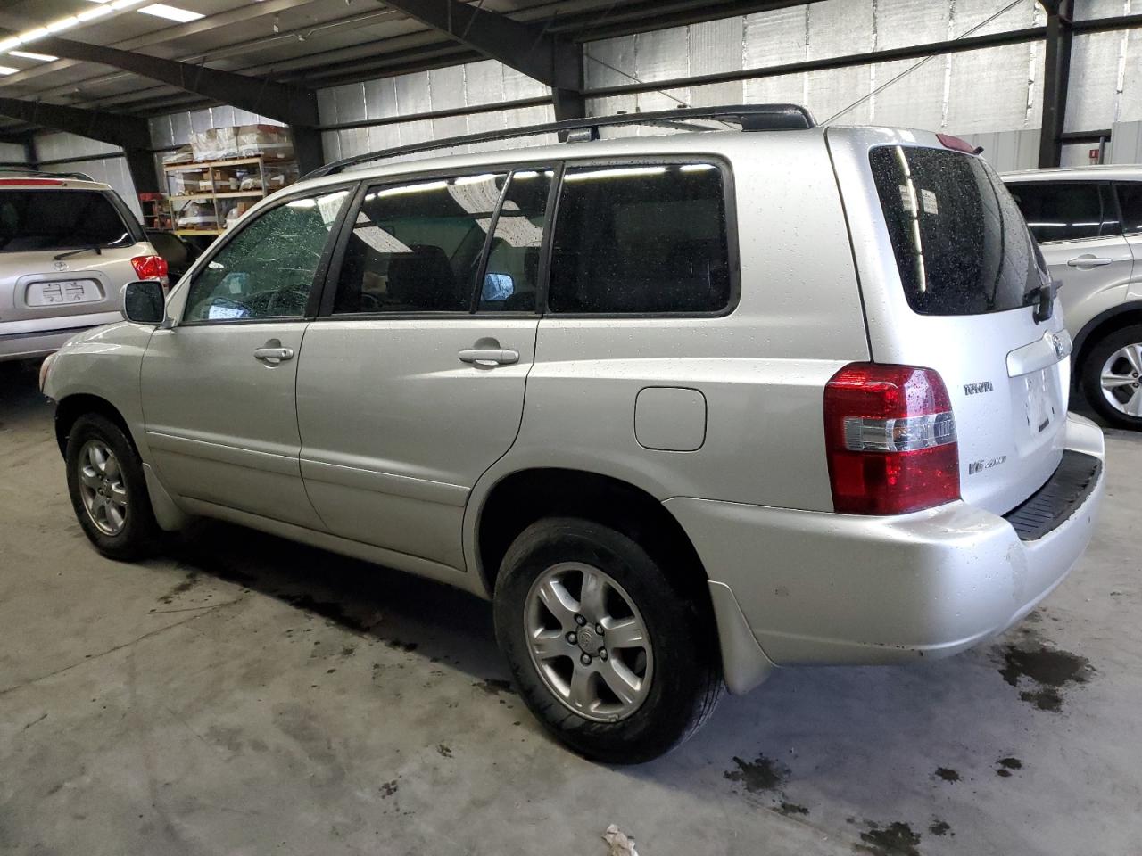 Image 2 of 2005 TOYOTA HIGHLANDER LIMITED 2005 with VIN JTEEP21A650070139